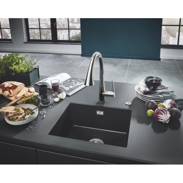 Grohe akmens masės plautuvė montuojama stalvir&scaron;io apačioje K700U, 533 x 457 mm, granito juoda spalva